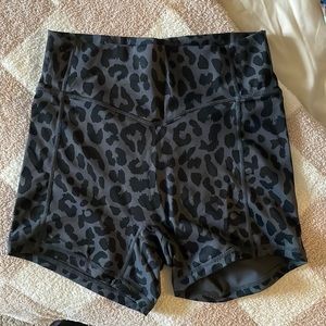 Balance athletica/vitality midnight cheetah biker shorts (shorter length)